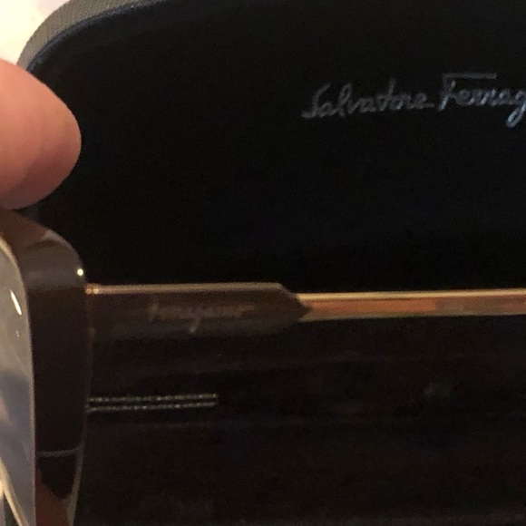 Salvatore Ferragamo gold rimmed cat eye aviators gold with case like new - Picture 10 of 14
